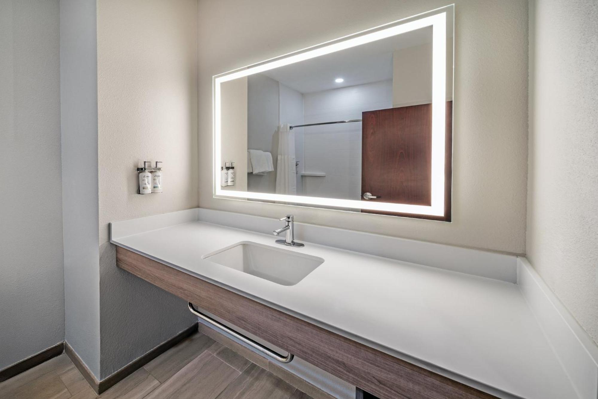 Holiday Inn Express Hotel & Suites Henderson - Traffic Star By Ihg Zewnętrze zdjęcie
