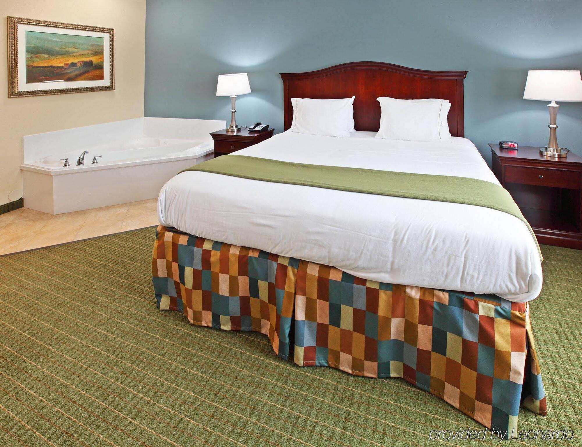 Holiday Inn Express Hotel & Suites Henderson - Traffic Star By Ihg Zewnętrze zdjęcie
